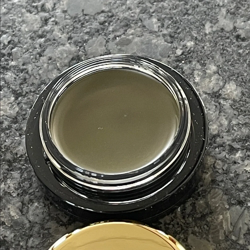 Merit Solo Shadow Matte Eye Color in Viper (warm green)